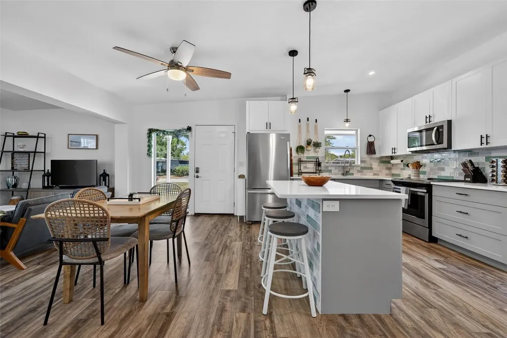 6318 21st Avenue N St Petersburg FL 33710