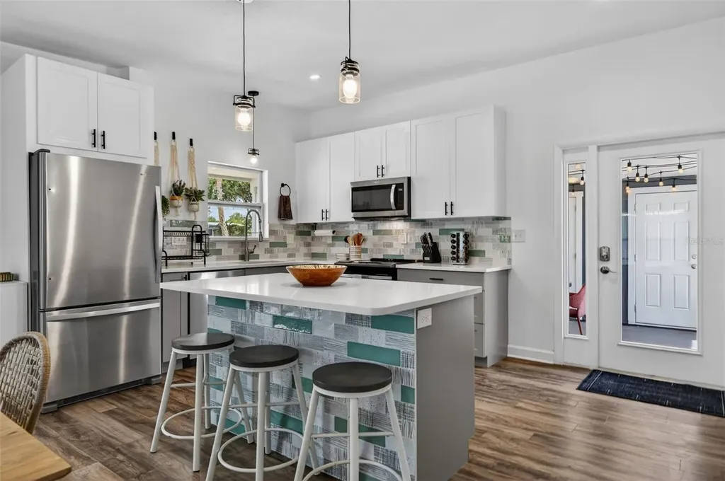 6318 21st Avenue N St Petersburg FL 33710