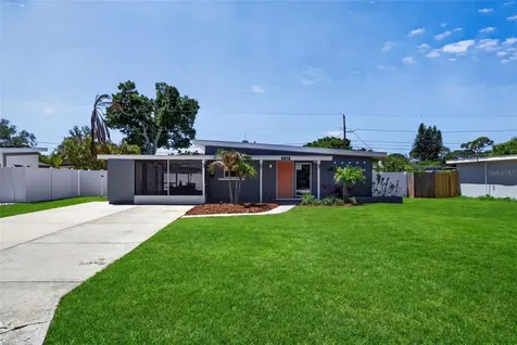 6318 21st Avenue N St Petersburg FL 33710