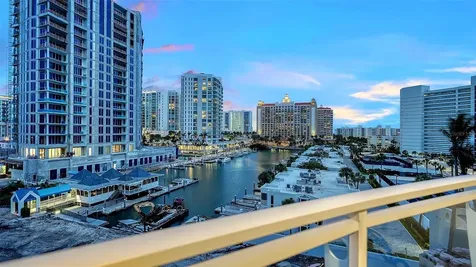 990 Boulevard Of The Arts Sarasota FL 34236
