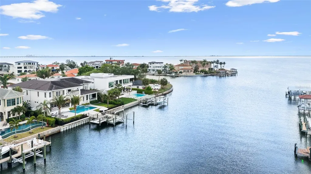 5111 W Homer Avenue Tampa FL 33629