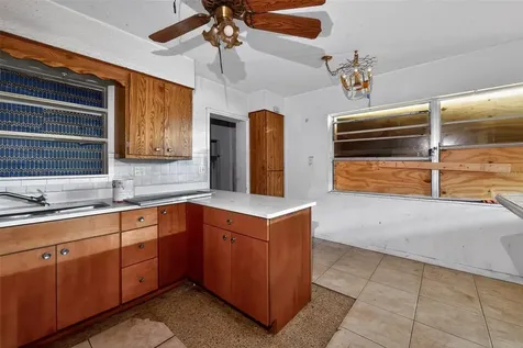 1423 18th Street W Bradenton FL 34205
