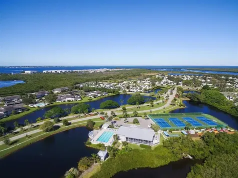 972 Sandpiper Circle Bradenton FL 34209