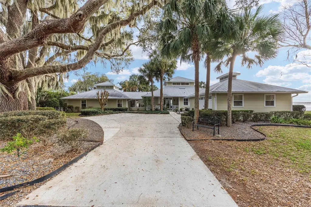 14261 SE 128th Street Ocklawaha FL 32179