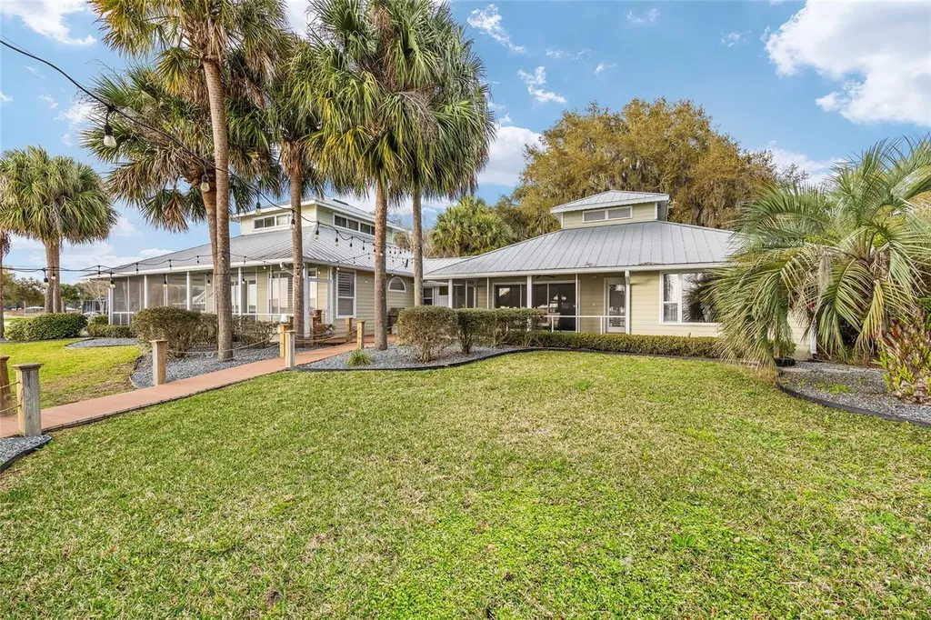 14261 SE 128th Street Ocklawaha FL 32179