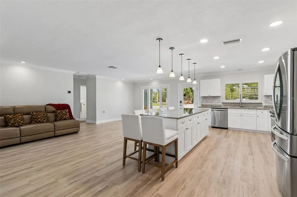 8270 30th Avenue N St Petersburg FL 33710