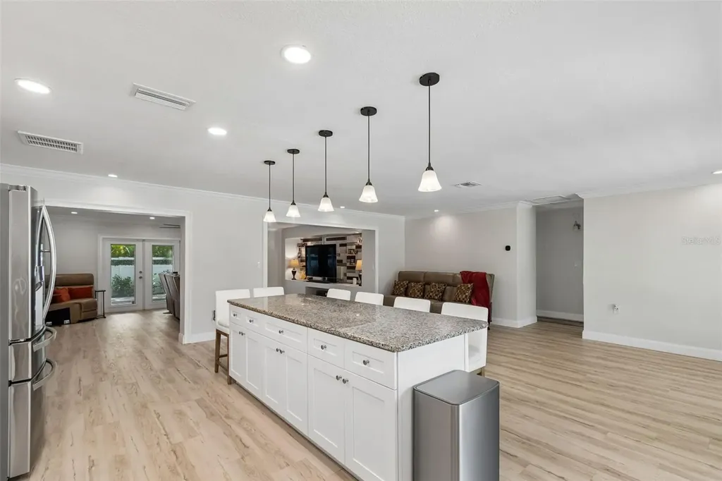 8270 30th Avenue N St Petersburg FL 33710