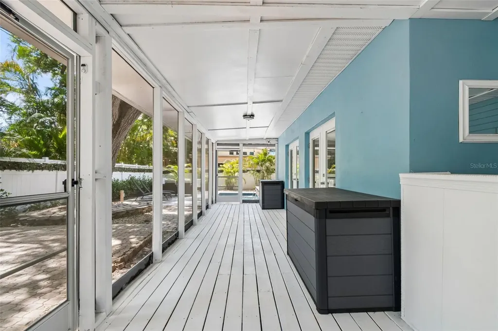 8270 30th Avenue N St Petersburg FL 33710