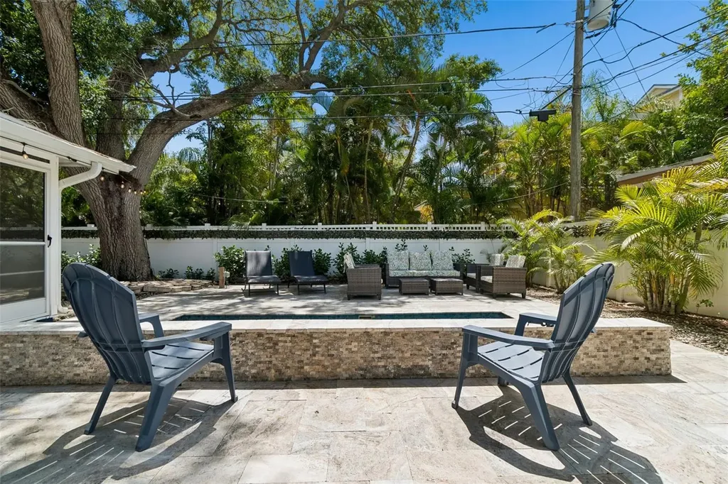 8270 30th Avenue N St Petersburg FL 33710
