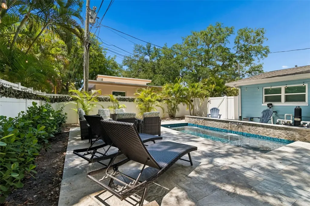 8270 30th Avenue N St Petersburg FL 33710