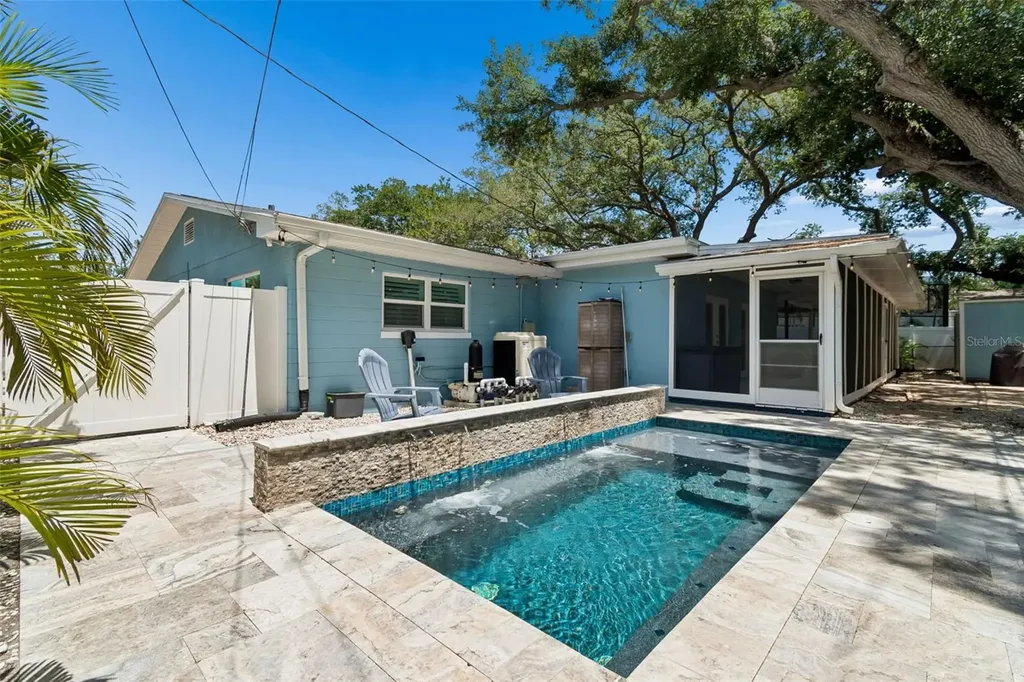 8270 30th Avenue N St Petersburg FL 33710
