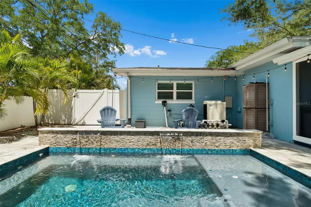 8270 30th Avenue N St Petersburg FL 33710