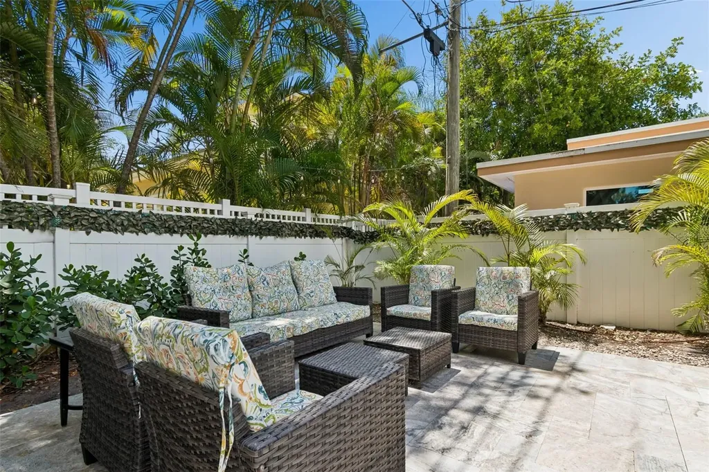 8270 30th Avenue N St Petersburg FL 33710