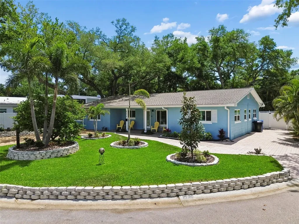 8270 30th Avenue N St Petersburg FL 33710