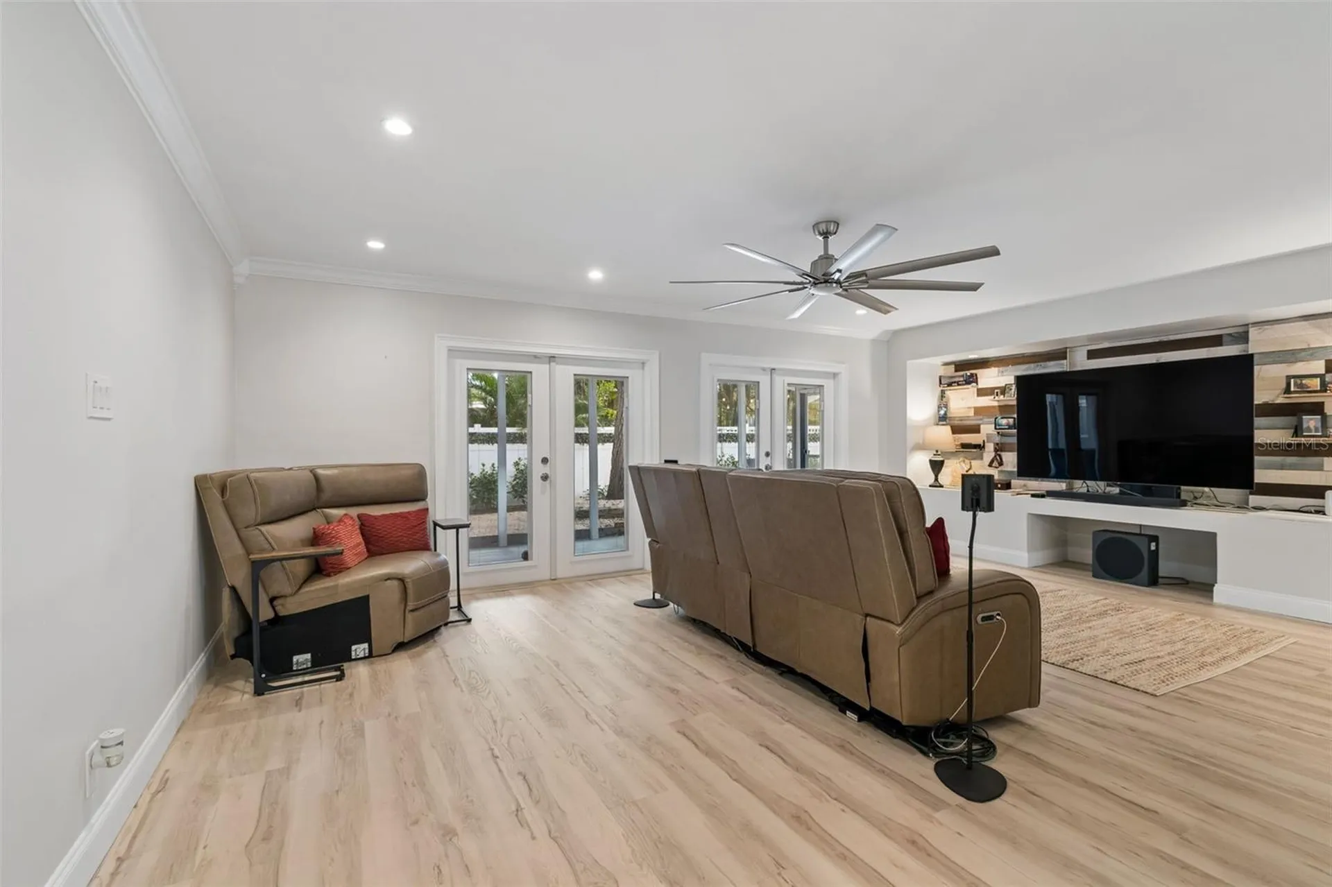 8270 30th Avenue N St Petersburg FL 33710