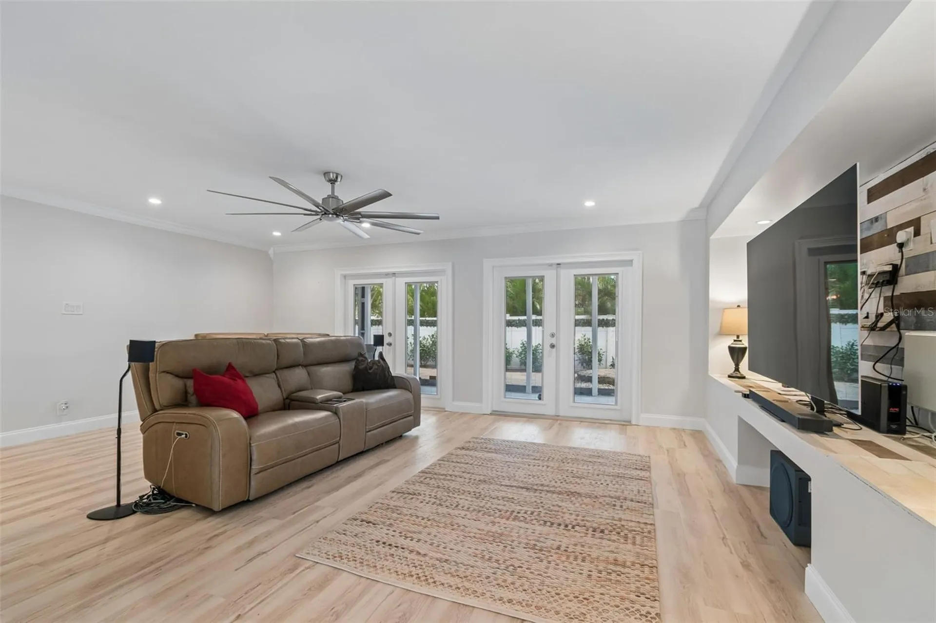 8270 30th Avenue N St Petersburg FL 33710