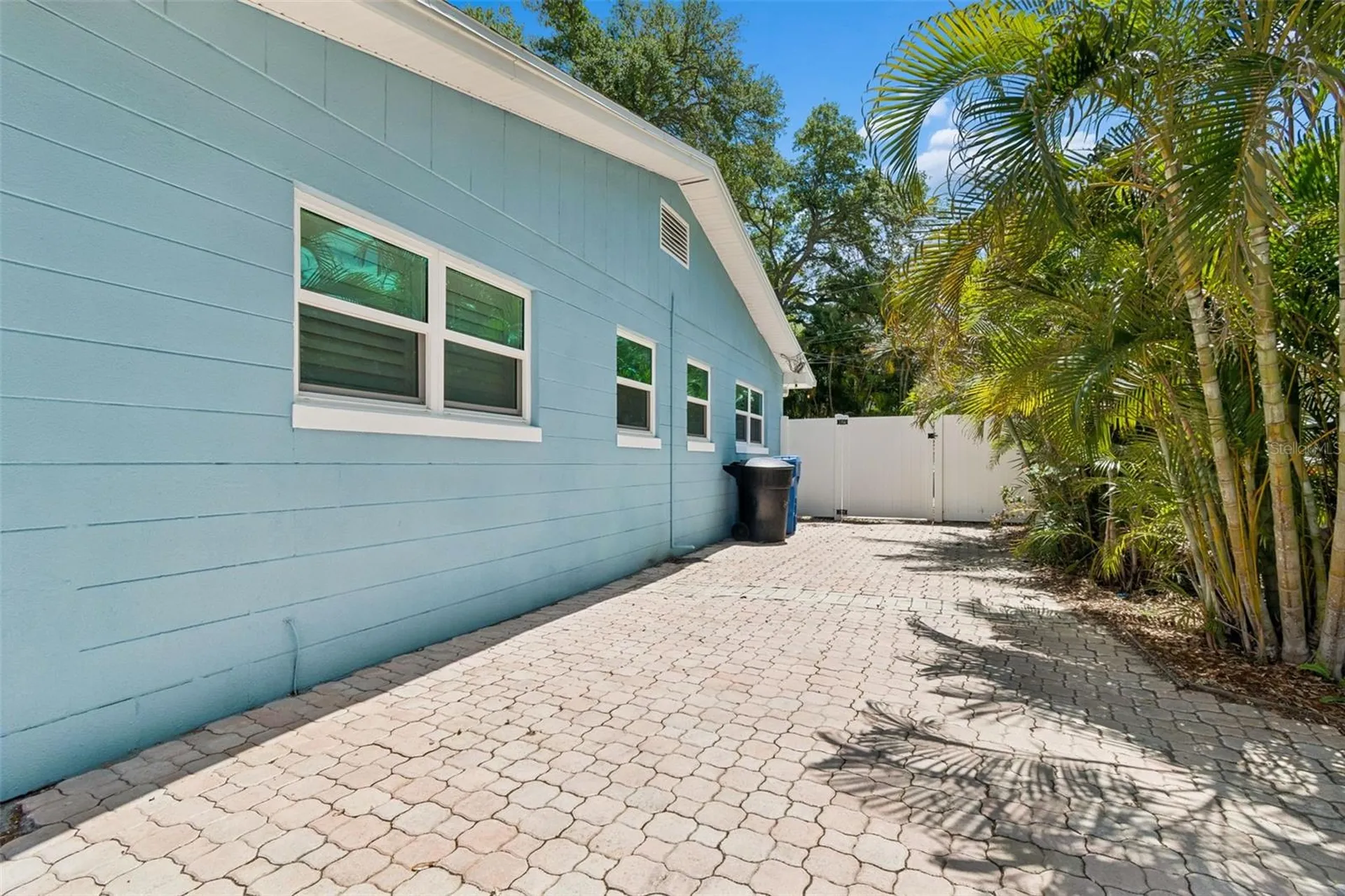 8270 30th Avenue N St Petersburg FL 33710