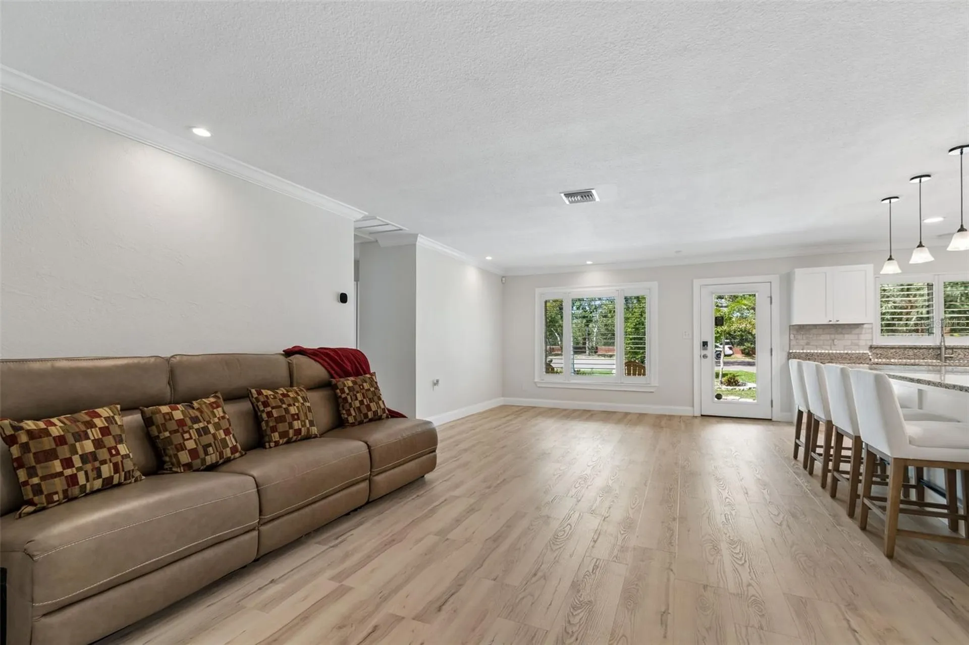 8270 30th Avenue N St Petersburg FL 33710