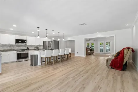 8270 30th Avenue N St Petersburg FL 33710