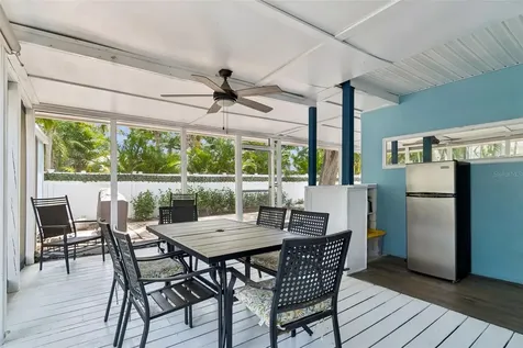 8270 30th Avenue N St Petersburg FL 33710