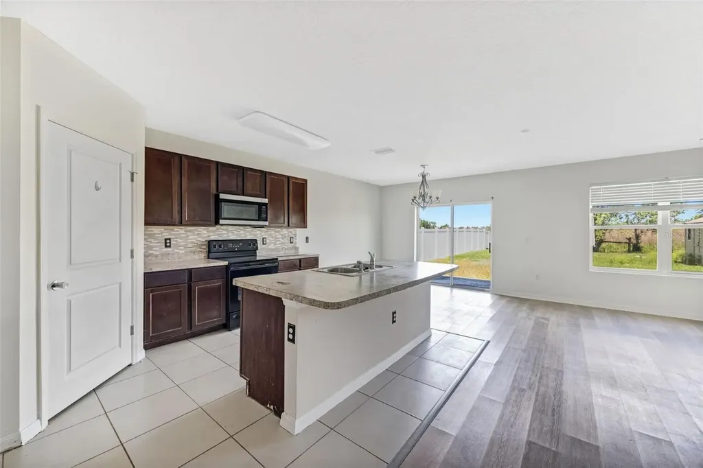 10019 Geese Trail Circle Sun City Center FL 33573