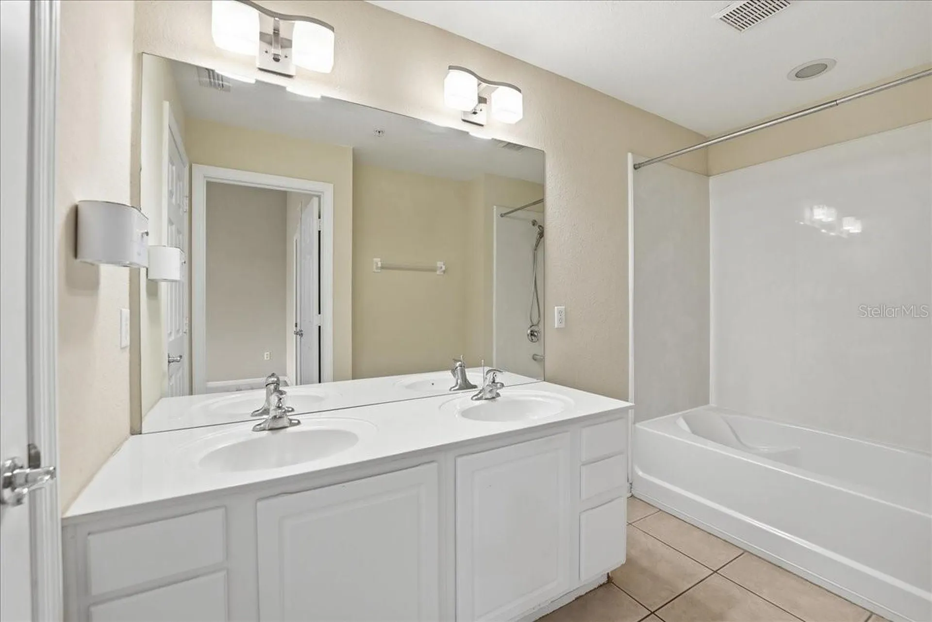 2837 Villafuerte Point Orlando FL 32835