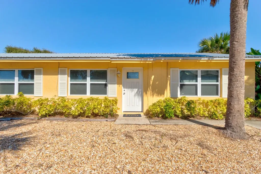712-714 Oakwood Avenue New Smyrna Beach FL 32169