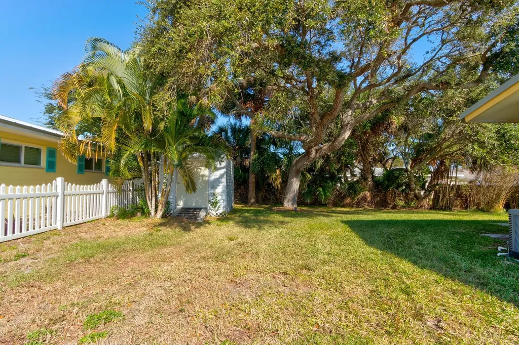 712-714 Oakwood Avenue New Smyrna Beach FL 32169