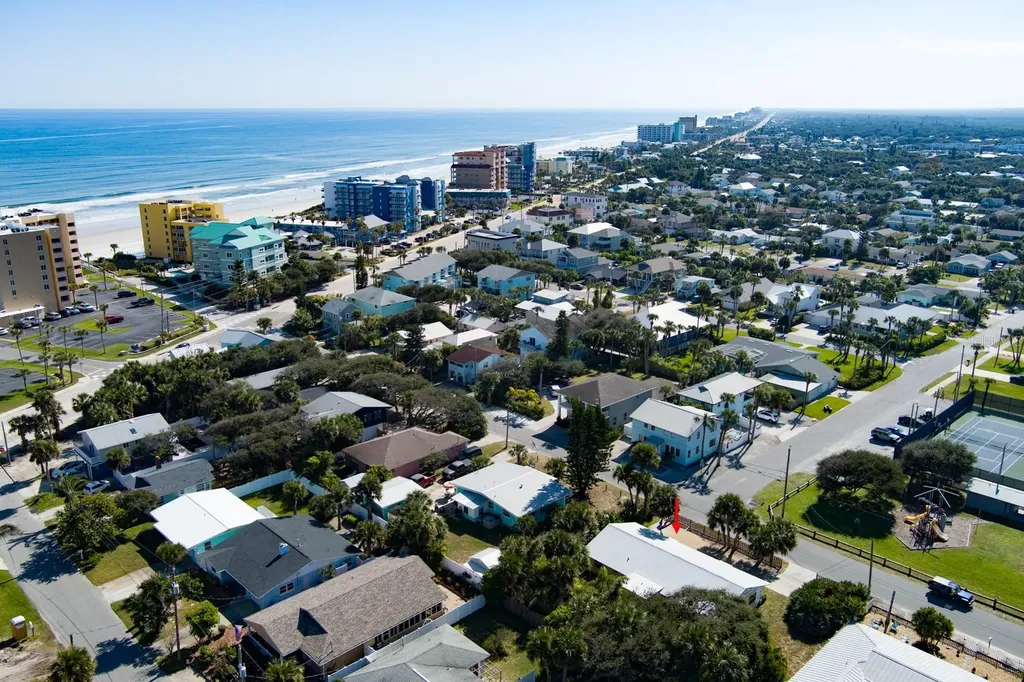 712-714 Oakwood Avenue New Smyrna Beach FL 32169