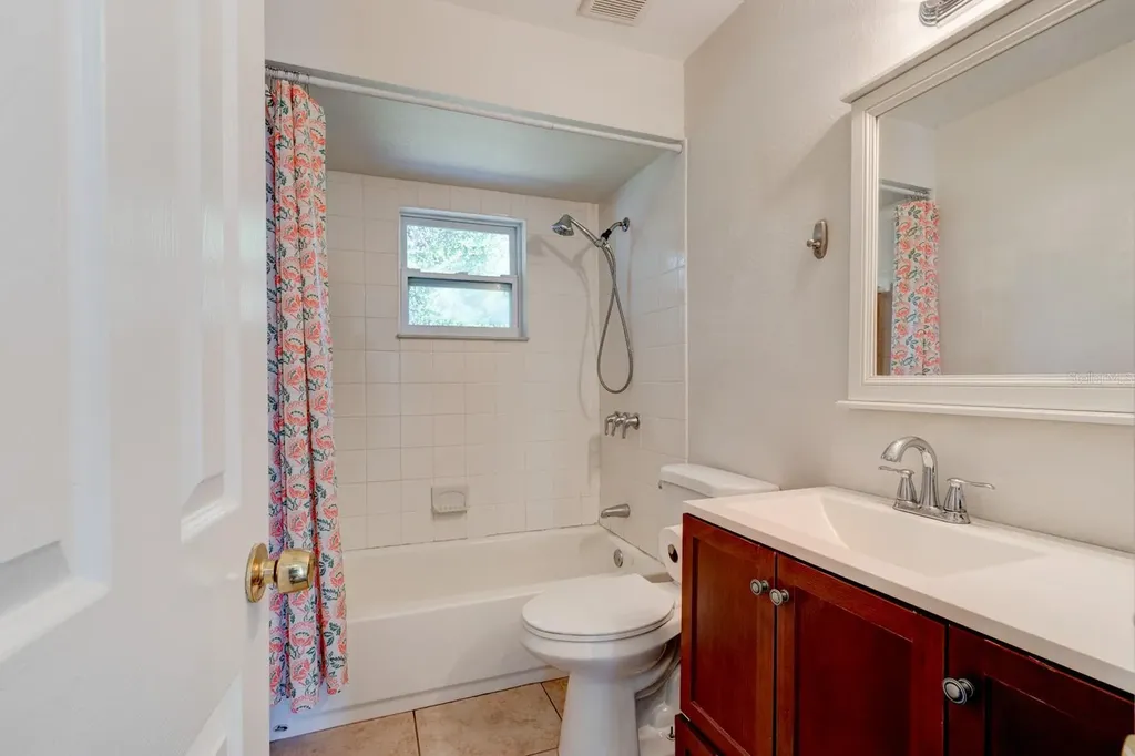 712-714 Oakwood Avenue New Smyrna Beach FL 32169