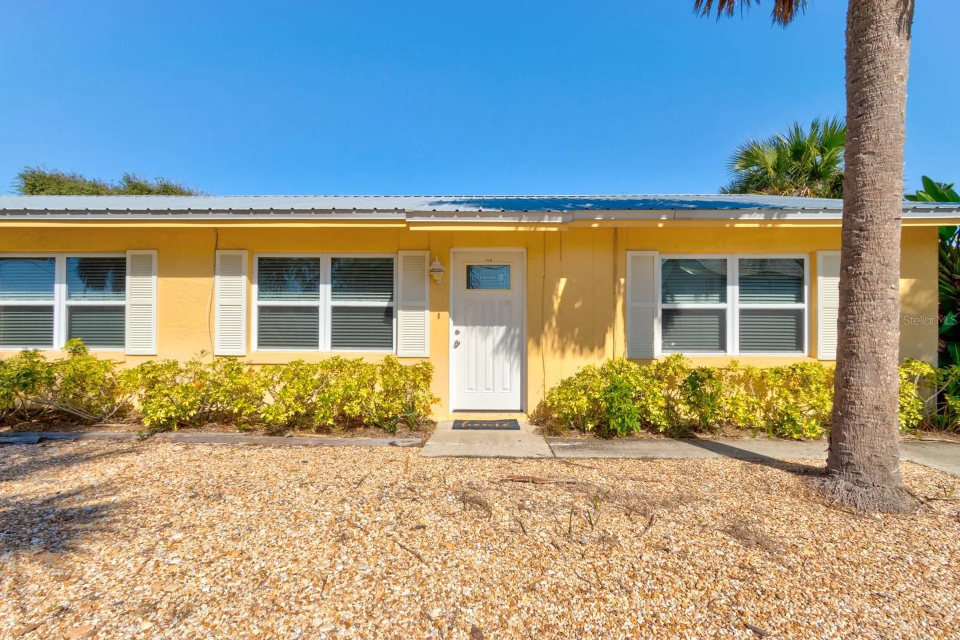 712-714 Oakwood Avenue New Smyrna Beach FL 32169