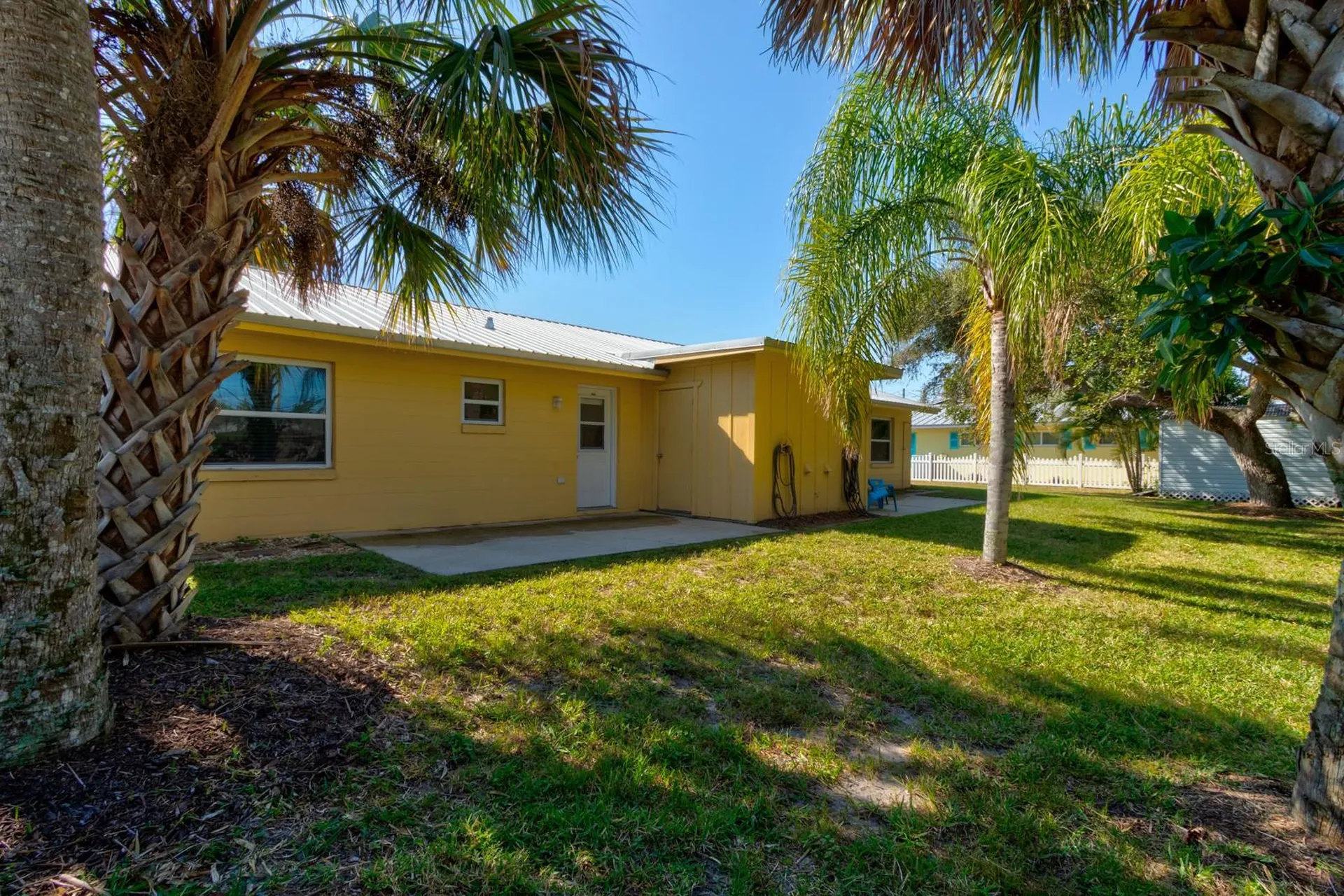 712-714 Oakwood Avenue New Smyrna Beach FL 32169