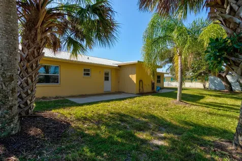 712-714 Oakwood Avenue New Smyrna Beach FL 32169