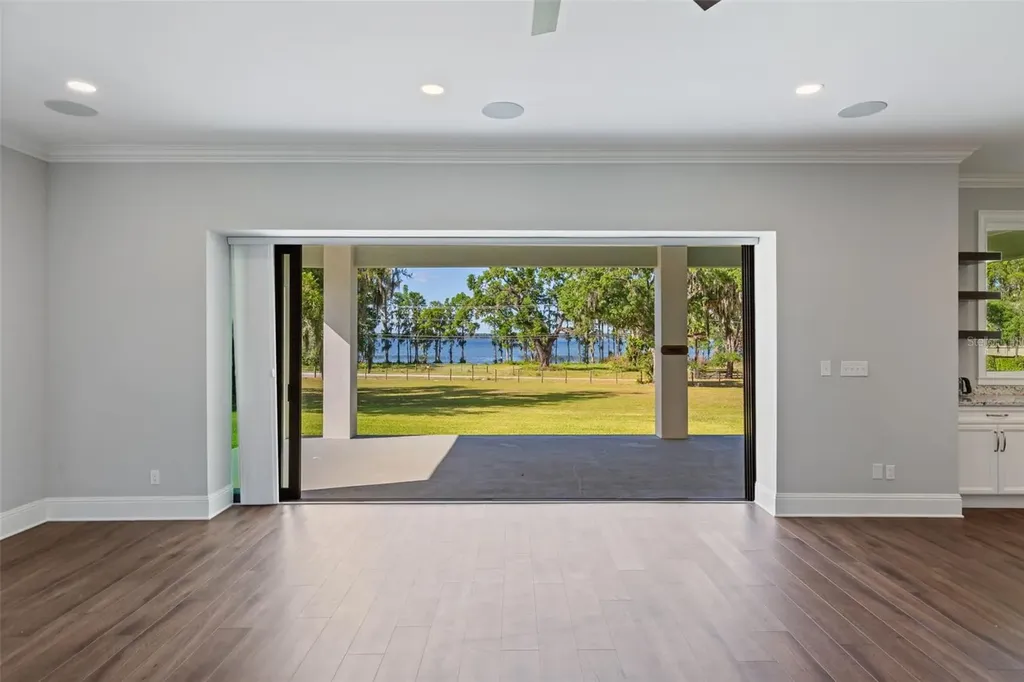 3321 N Kingsway Road Thonotosassa FL 33592