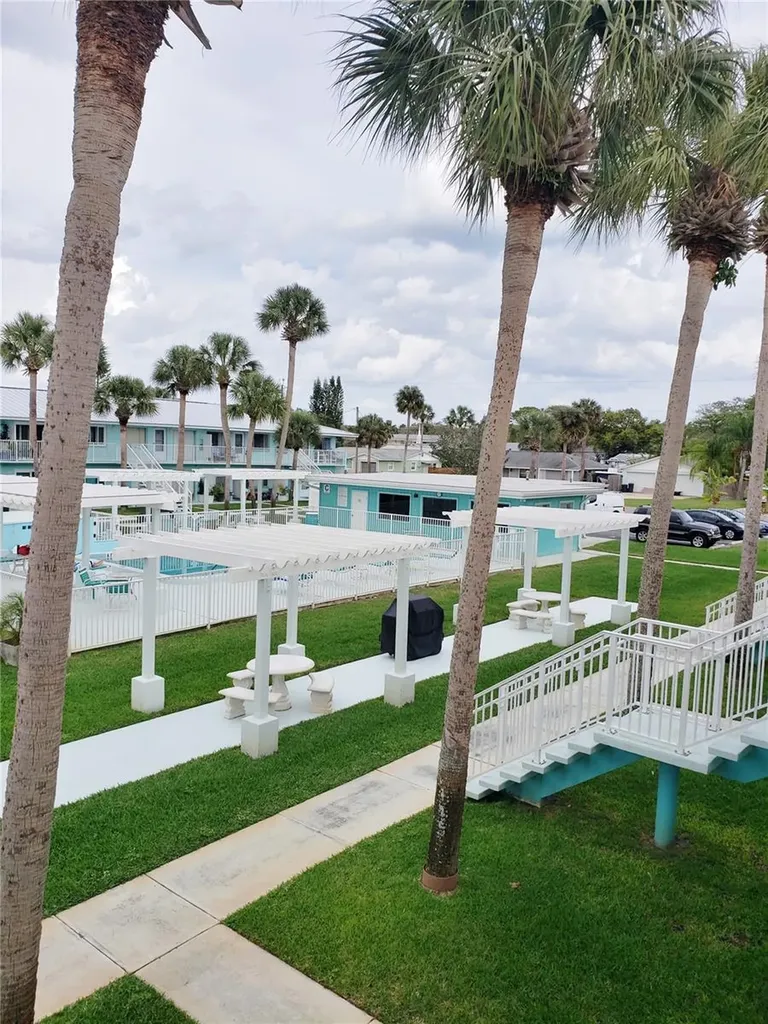 541 S Peninsula Avenue New Smyrna Beach FL 32169