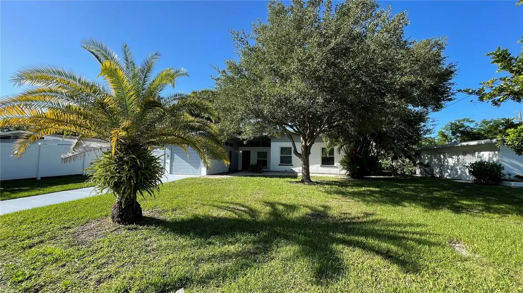 2832 Bay Street Sarasota FL 34237