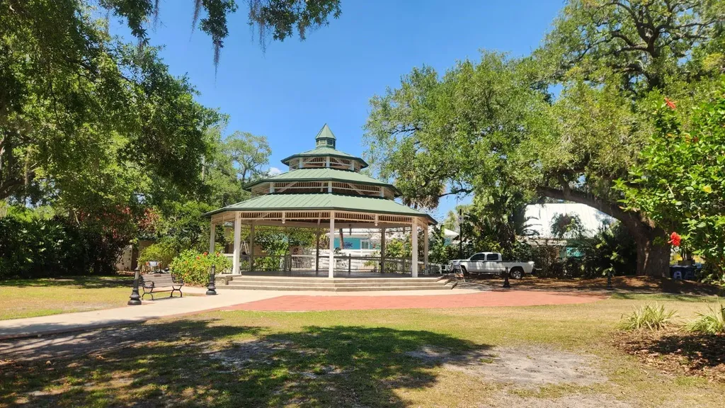 25 Harbor Woods Circle Safety Harbor FL 34695