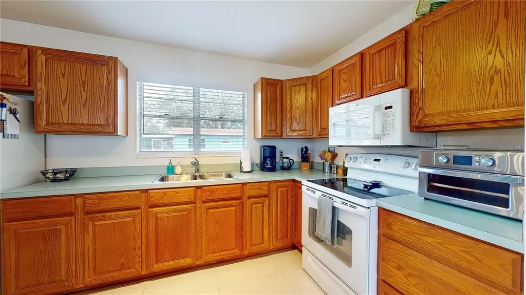 4728 W Bay Avenue Tampa FL 33616