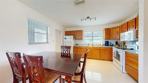 4728 W Bay Avenue Tampa FL 33616
