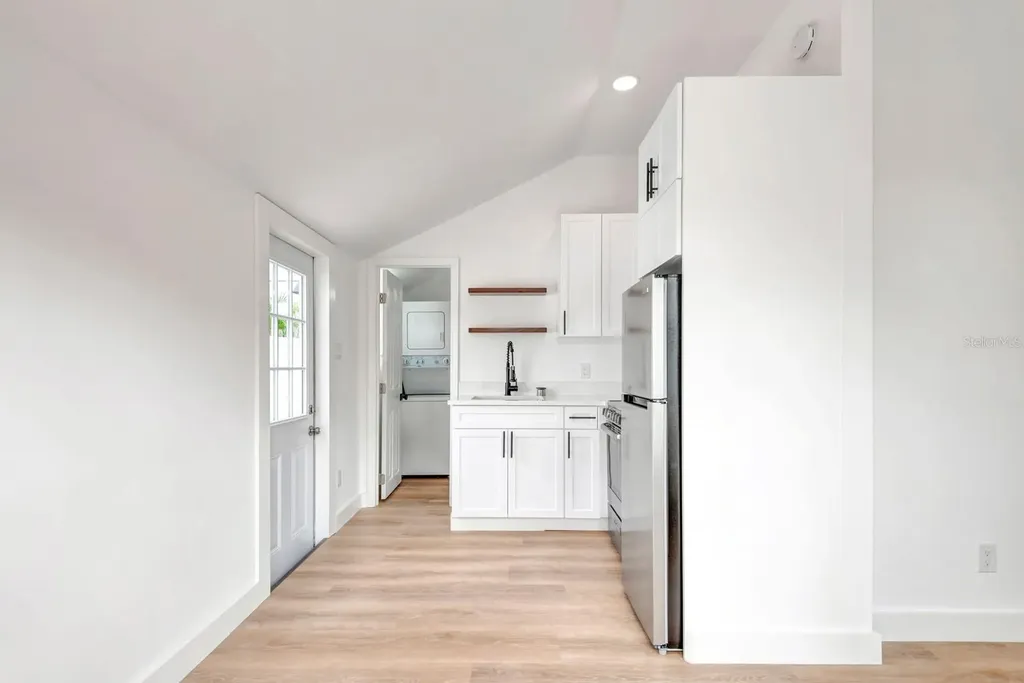1508 27 Avenue N St Petersburg FL 33704