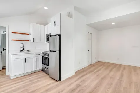 1508 27 Avenue N St Petersburg FL 33704