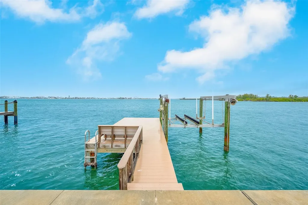5434 Oakhurst Drive Seminole FL 33772
