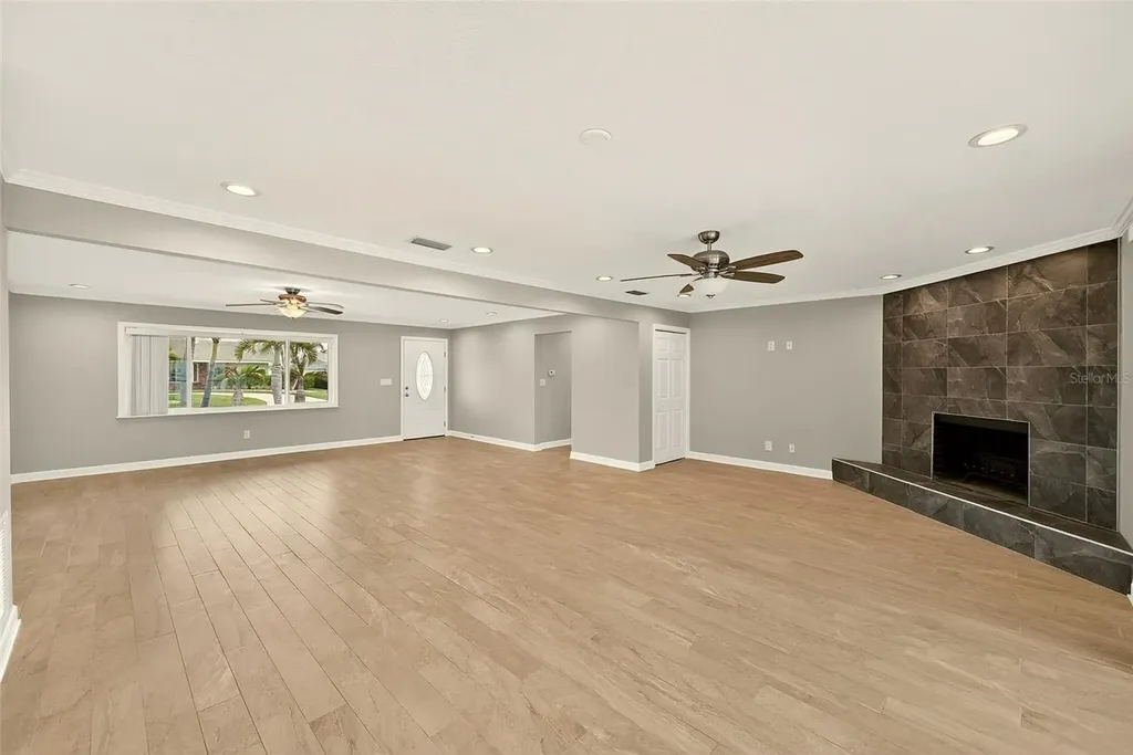 5434 Oakhurst Drive Seminole FL 33772