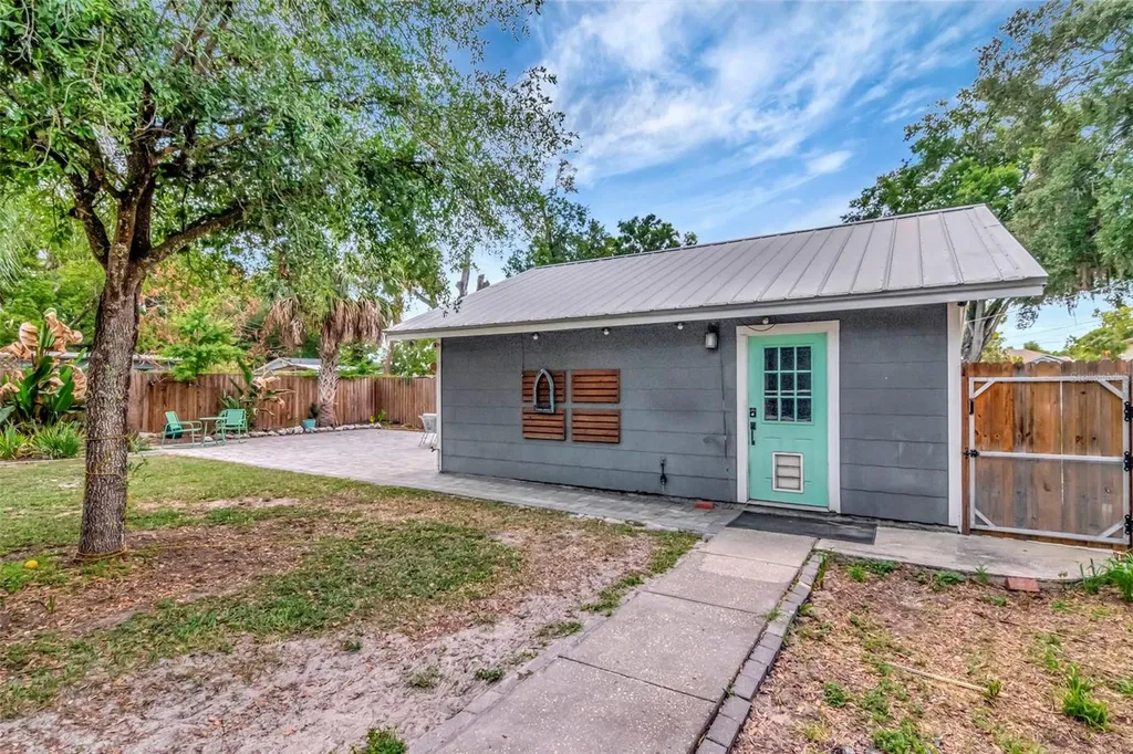 1601 E Powhatan Avenue Tampa FL 33610