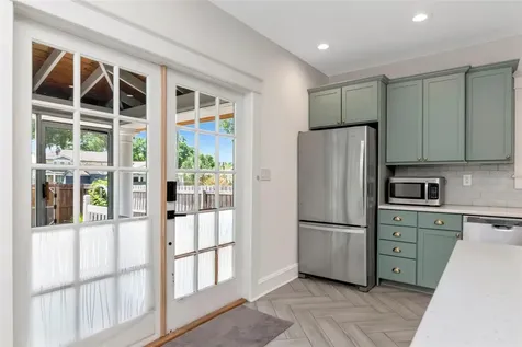 1601 E Powhatan Avenue Tampa FL 33610