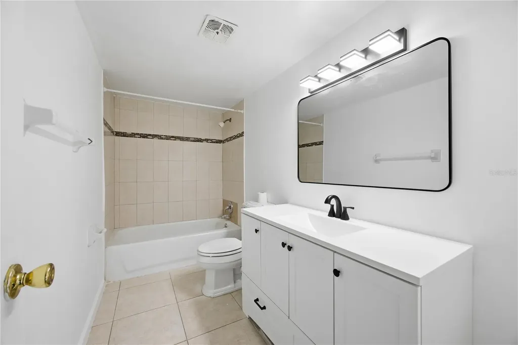 925 W Oak Ridge Road Orlando FL 32809
