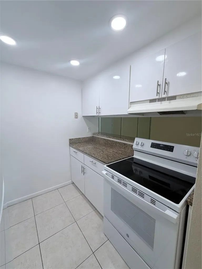 925 W Oak Ridge Road Orlando FL 32809