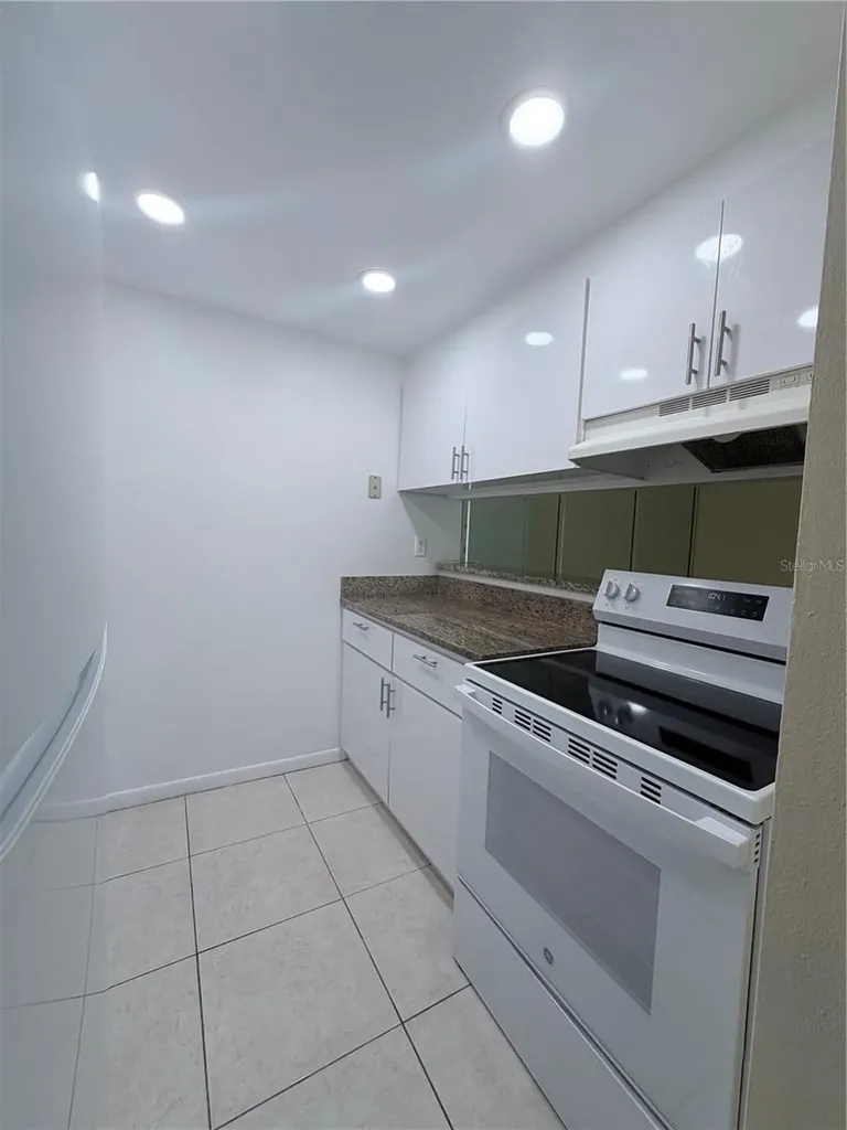 925 W Oak Ridge Road Orlando FL 32809
