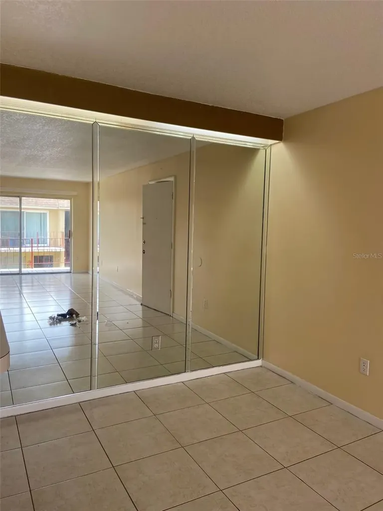 925 W Oak Ridge Road Orlando FL 32809
