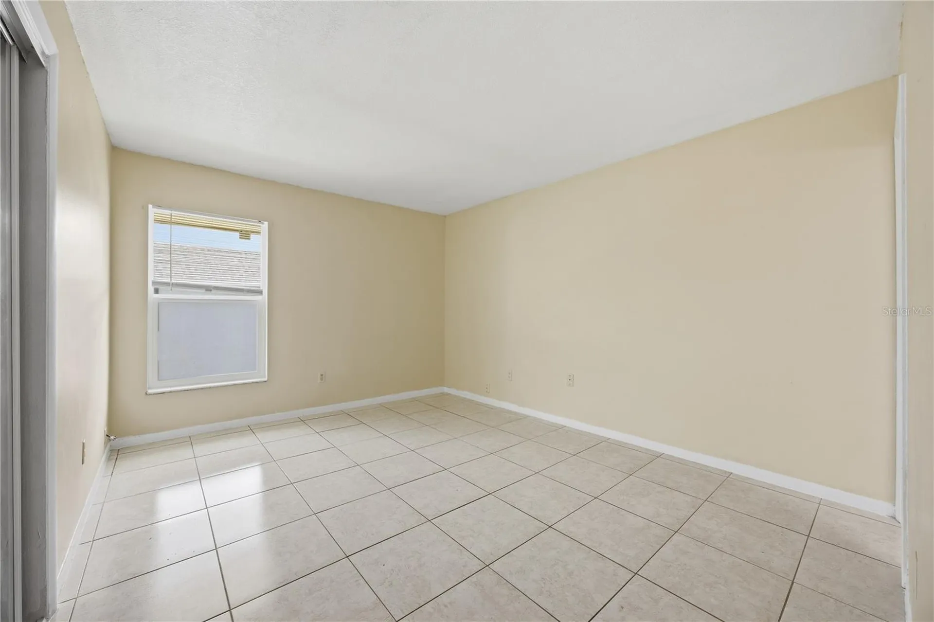 925 W Oak Ridge Road Orlando FL 32809